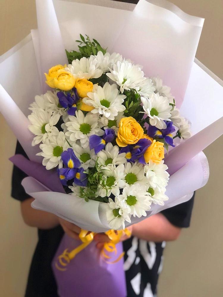 Букет цветов из: Ирисы, Хризантемы и Розы в Шеметово Сергиево-Посадского района