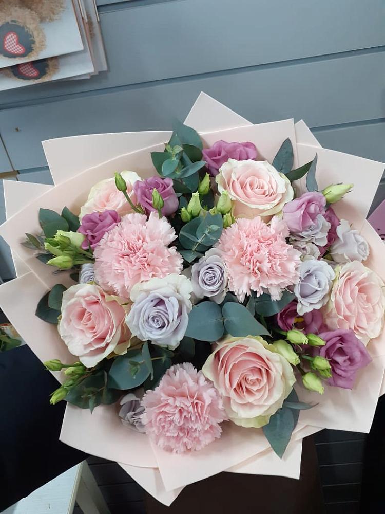 Букет цветов из: Розы, Гвоздики и Лизиантусы в Шеметово Сергиево-Посадского района