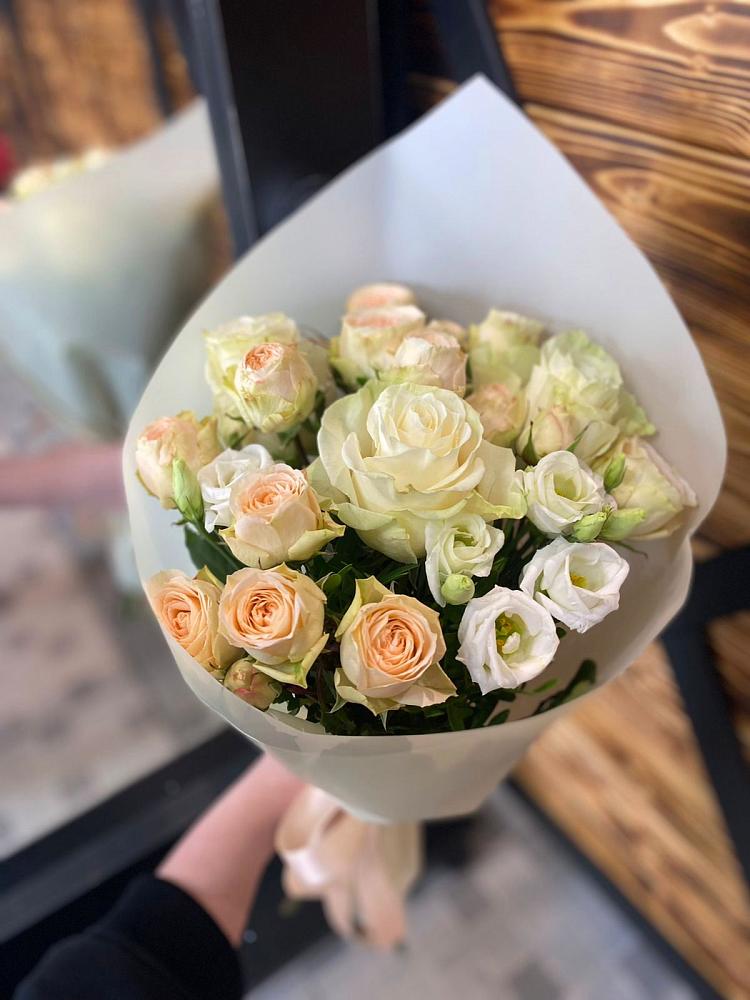 Букет цветов из: Розы и Лизиантусы в Шеметово Сергиево-Посадского района